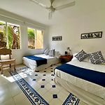 Calamari Homes-Centenario Casa 105 -Walled City